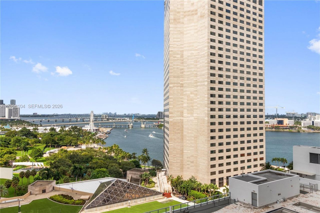 325 S Biscayne, Unit 1718, Miami, FL 33131 Photo