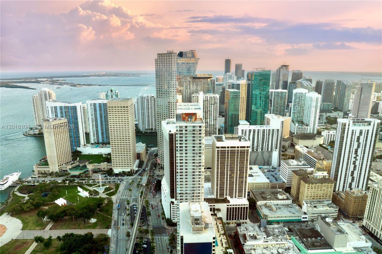 325 S Biscayne, Unit 1718, Miami, FL 33131 Photo