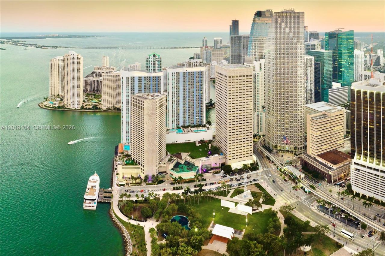 325 S Biscayne, Unit 1718, Miami, FL 33131 Photo