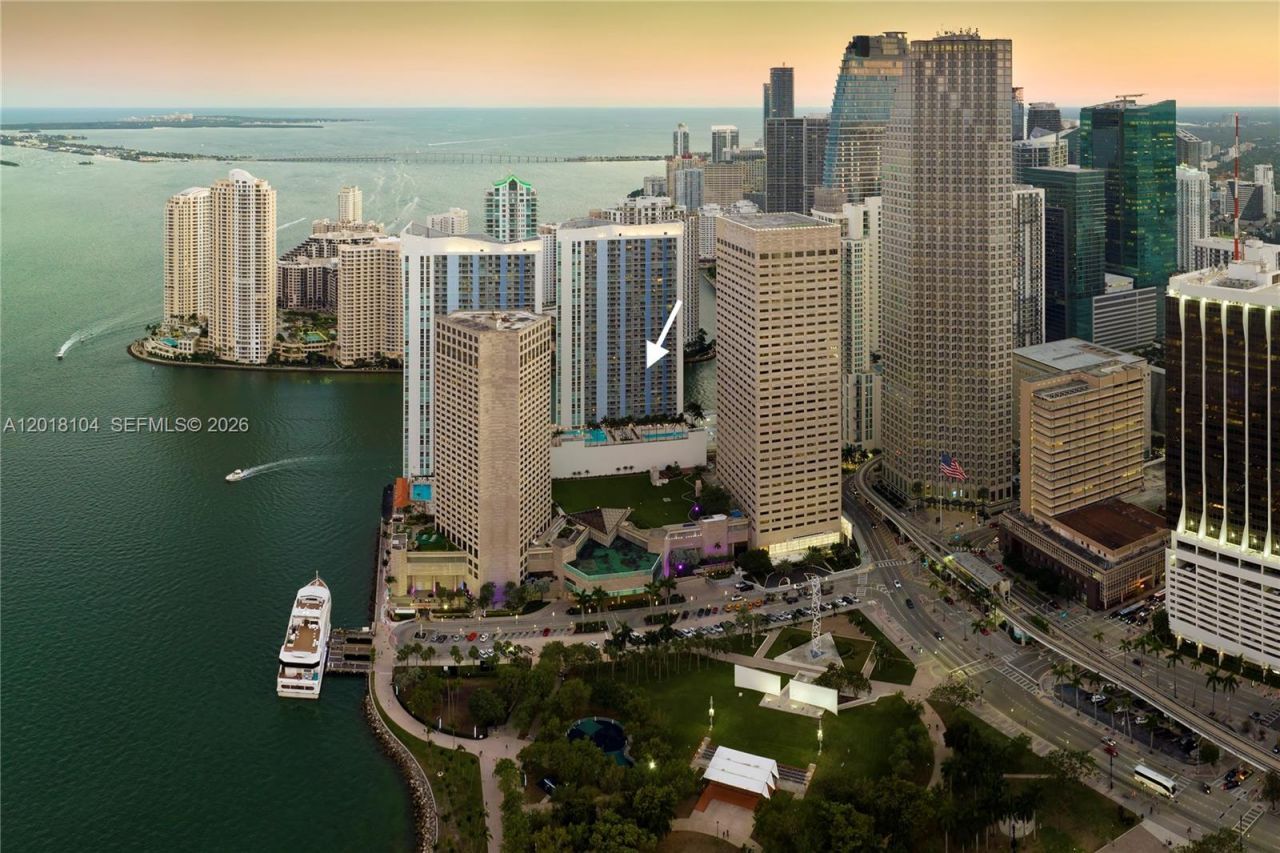 325 S Biscayne, Unit 1718, Miami, FL 33131 Photo