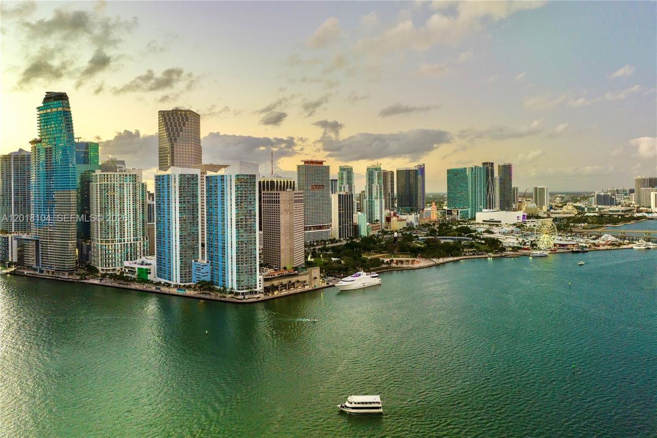 325 S Biscayne, Unit 1718, Miami, FL 33131 Photo