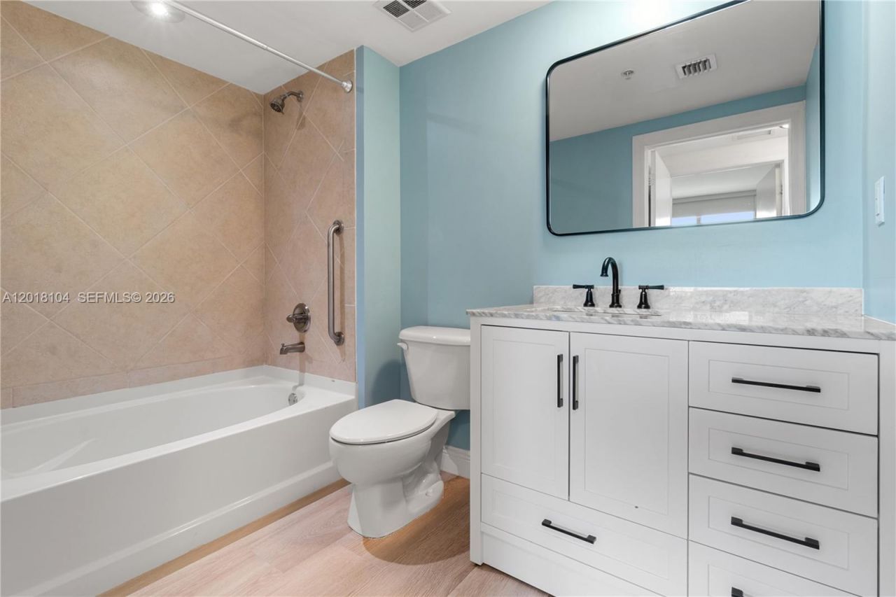 325 S Biscayne, Unit 1718, Miami, FL 33131 Photo