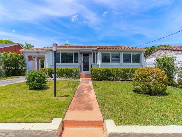 3151 NW Flagler Ter , Miami, FL 33125