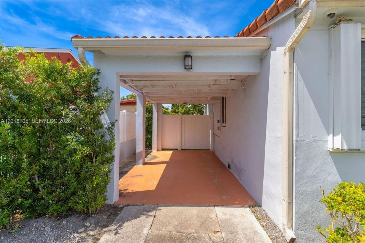 3151 NW Flagler Ter , Miami, FL 33125 Photo