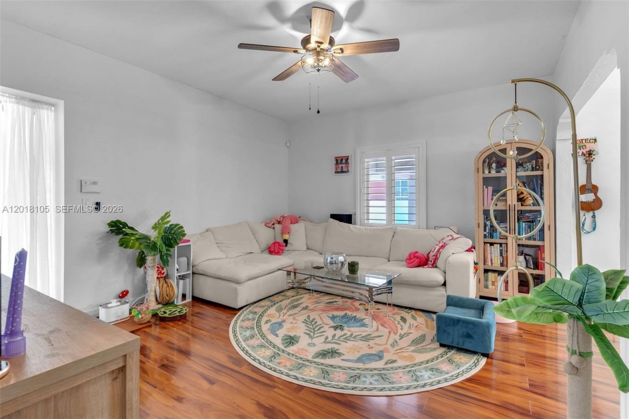 3151 NW Flagler Ter , Miami, FL 33125 Photo