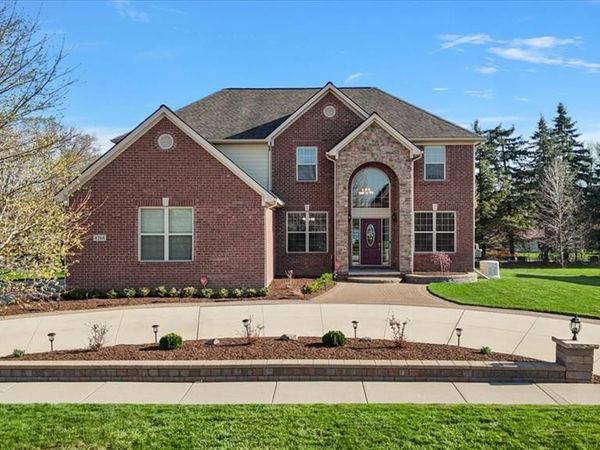 4366 S Lake Lane, Shelby Twp, MI 48316