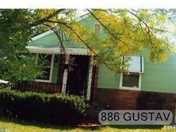 886 Gustav Avenue, St Louis, MO 63147