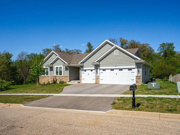 407 Sambor Trail , Belvidere, IL 61008