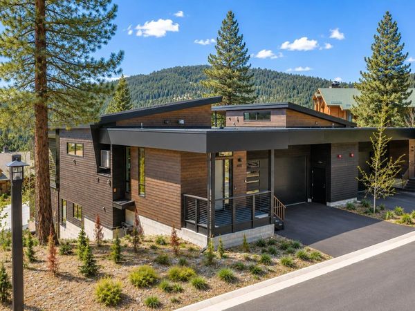7470 Larkspur Lane, Truckee, CA 96161