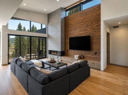 7470 Larkspur Lane, Truckee, CA 96161 Photo