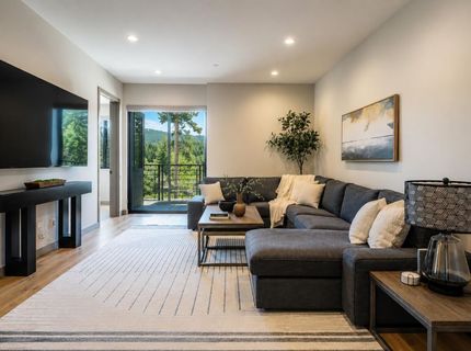 7470 Larkspur Lane, Truckee, CA 96161 Photo