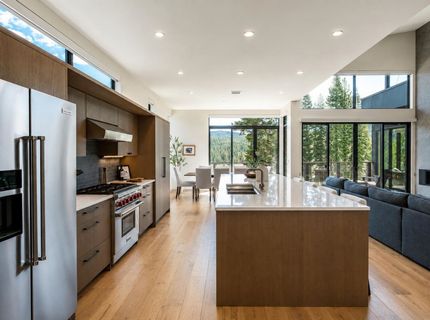 7470 Larkspur Lane, Truckee, CA 96161 Photo