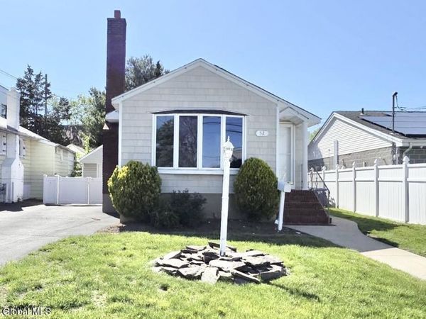 52 Bell Street, Valley Stream, NY 11580