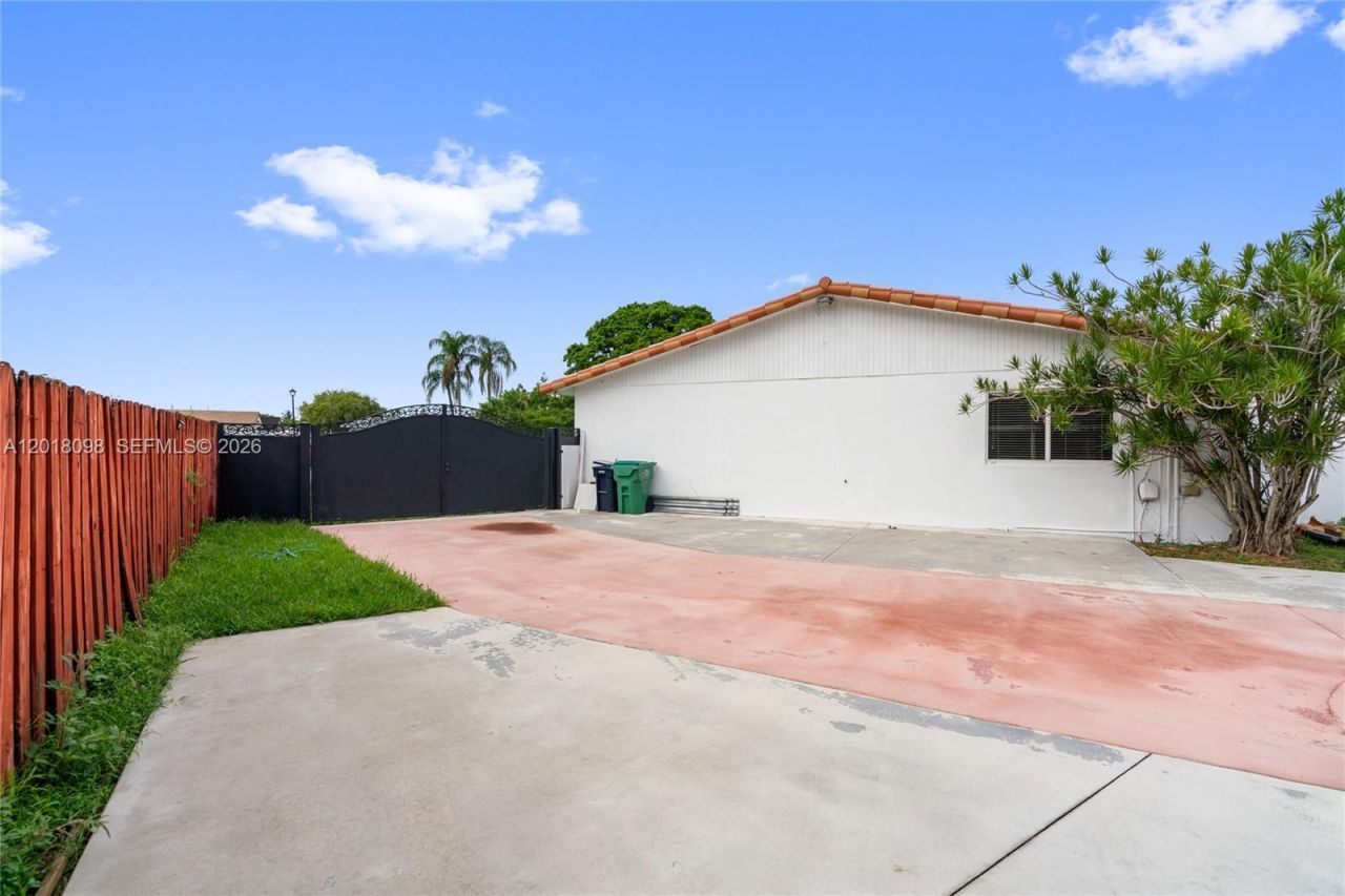 13611 SW 77th St , Miami, FL 33183 Photo