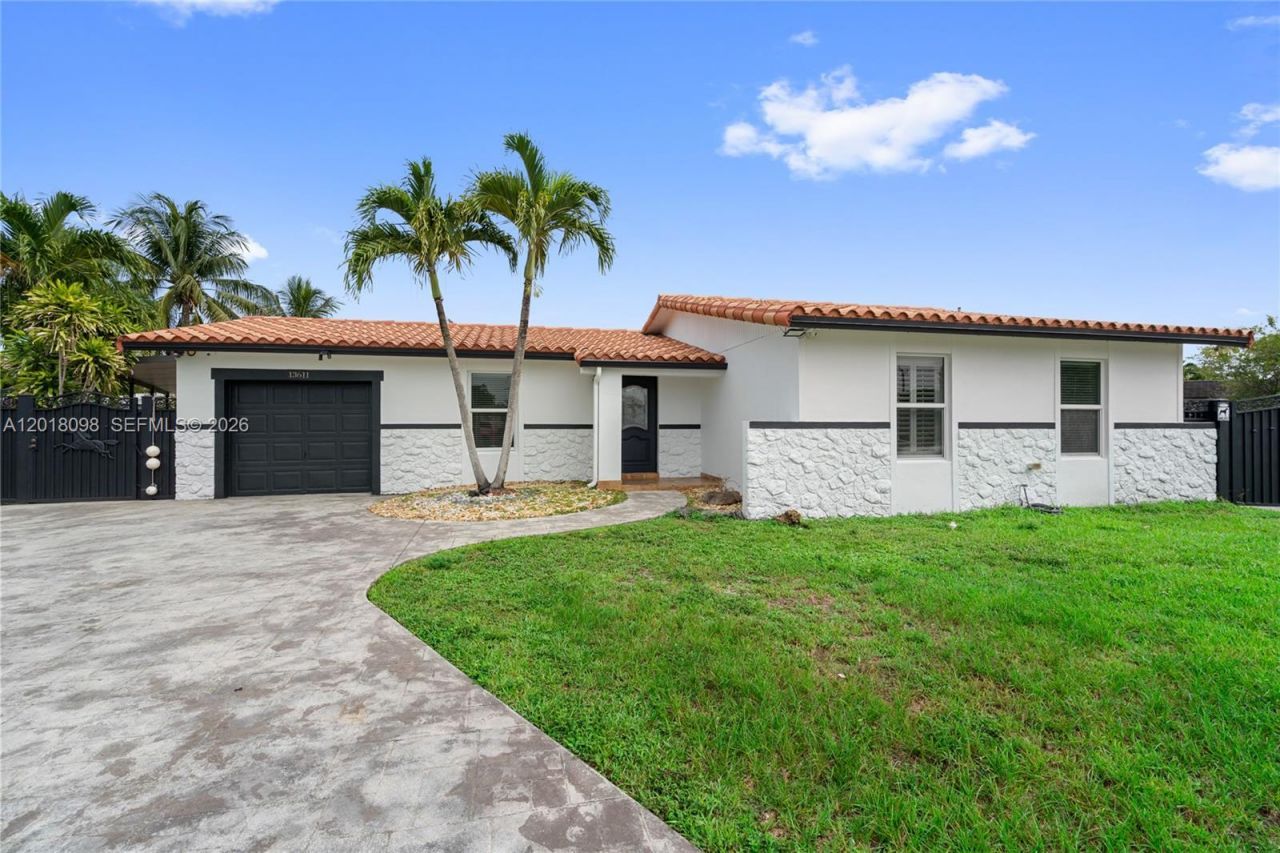 13611 SW 77th St , Miami, FL 33183 Photo
