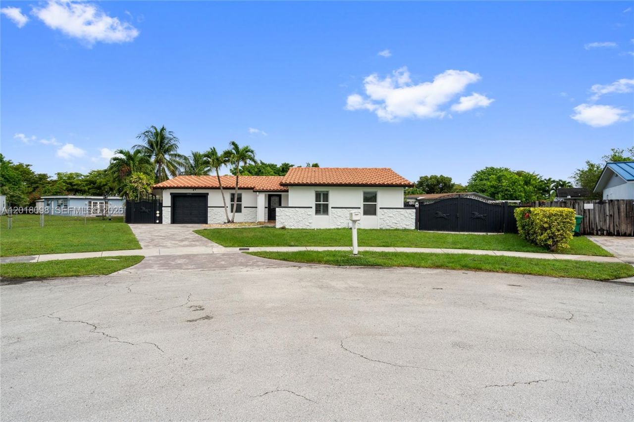 13611 SW 77th St , Miami, FL 33183 Photo