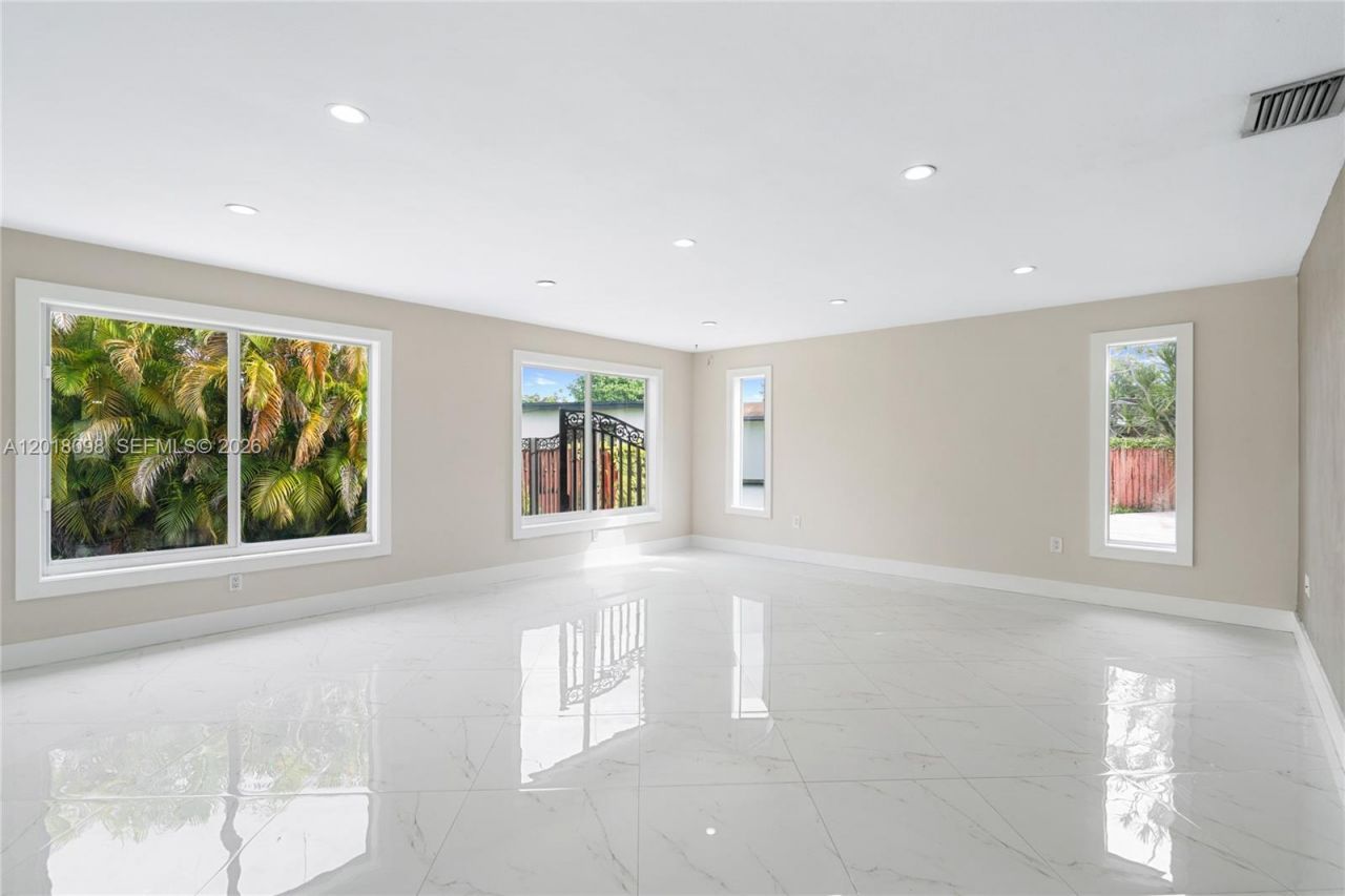 13611 SW 77th St , Miami, FL 33183 Photo