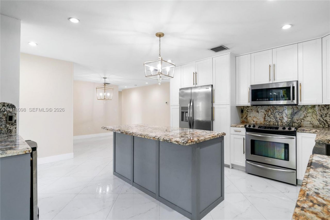 13611 SW 77th St , Miami, FL 33183 Photo