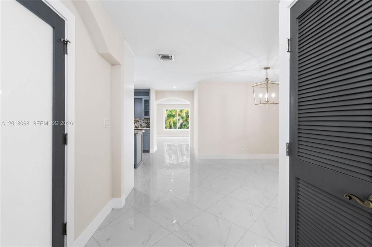 13611 SW 77th St , Miami, FL 33183 Photo