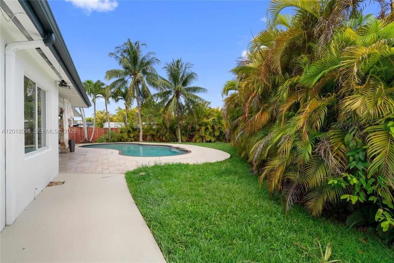 13611 SW 77th St , Miami, FL 33183 Photo