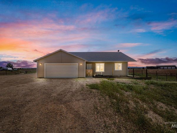 11305 W Running Deer Ct, Mountain Home, ID 83647