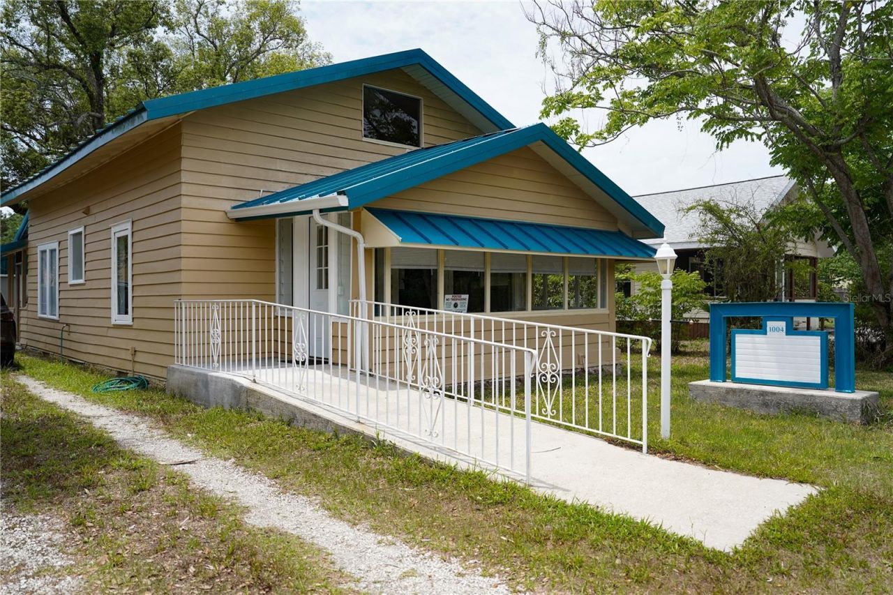 1004 TALTON AVENUE  DELAND, FL 32720