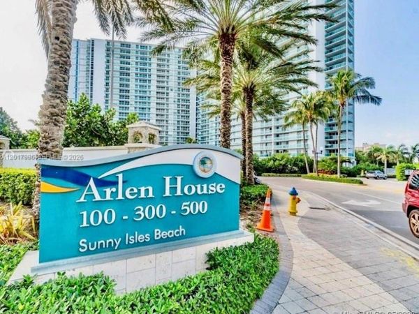 100 Bayview Dr , Unit 428, Sunny Isles Beach, FL 33160