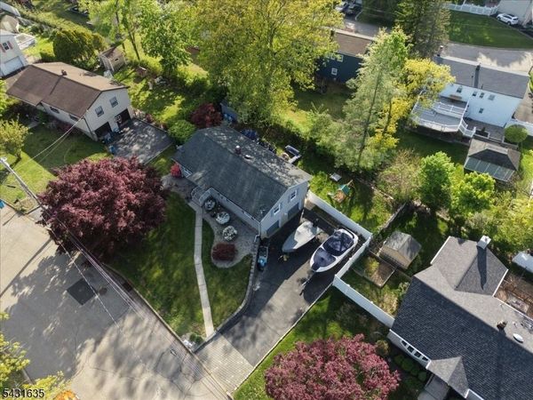 31 Center St, Butler, NJ 07405