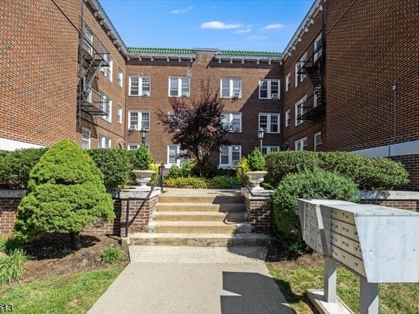 2 Altamont Ct, Morristown, NJ 07960