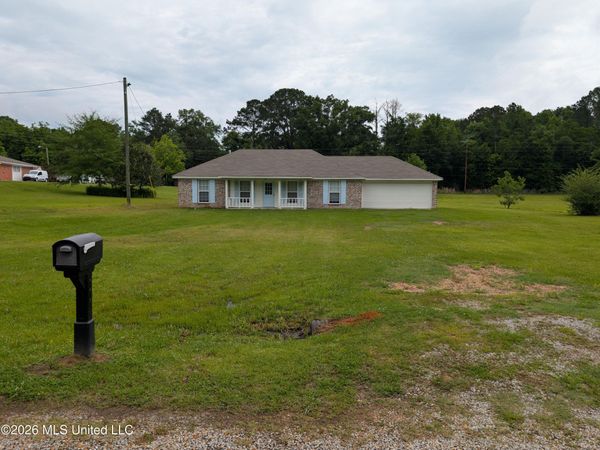 112 Simmons Drive, Morton, MS 39117