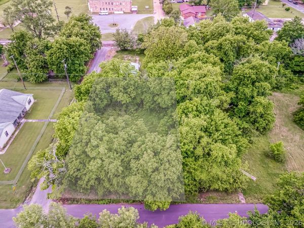 2302 Elizabeth Avenue E, Muskogee, OK 74401