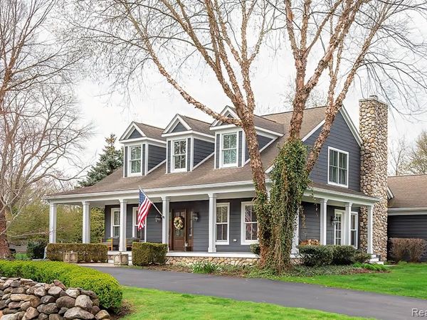 3870 Carriage Road , Bloomfield Hills, MI 48301