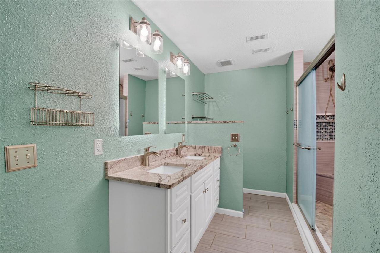 305 Sand Ridge Drive, Valrico, FL 33594 Photo
