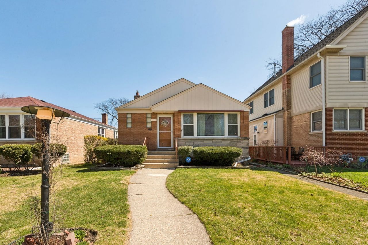 207 Brown Avenue , Evanston, IL 60202 Main Photo