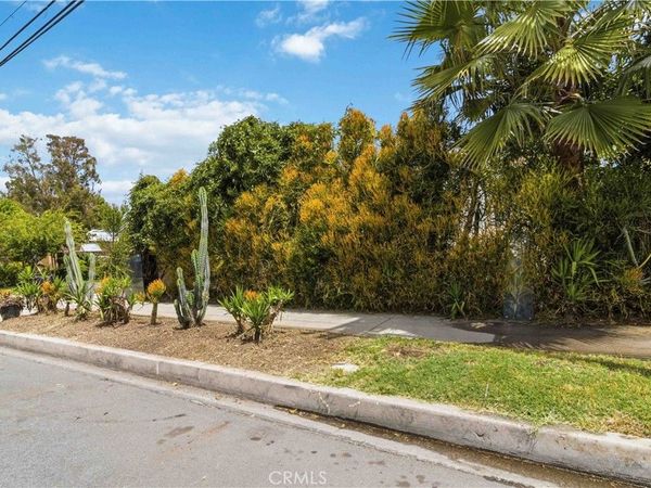 6930 Vanalden, Reseda, CA 91335