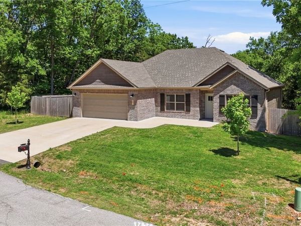 17 Holcombe Lane, Bella Vista, AR 72714