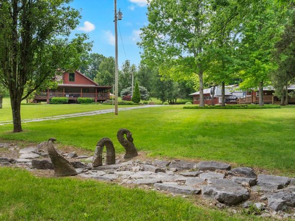 990 Bugscuffle Rd , Wartrace, TN 37183