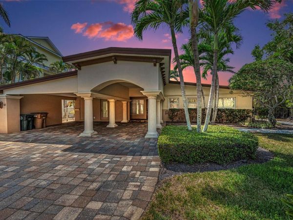 52 N PINE CIRCLE , BELLEAIR, FL 33756