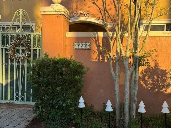 772 SW 106th Ave, Unit 1910, Pembroke Pines, FL 33025