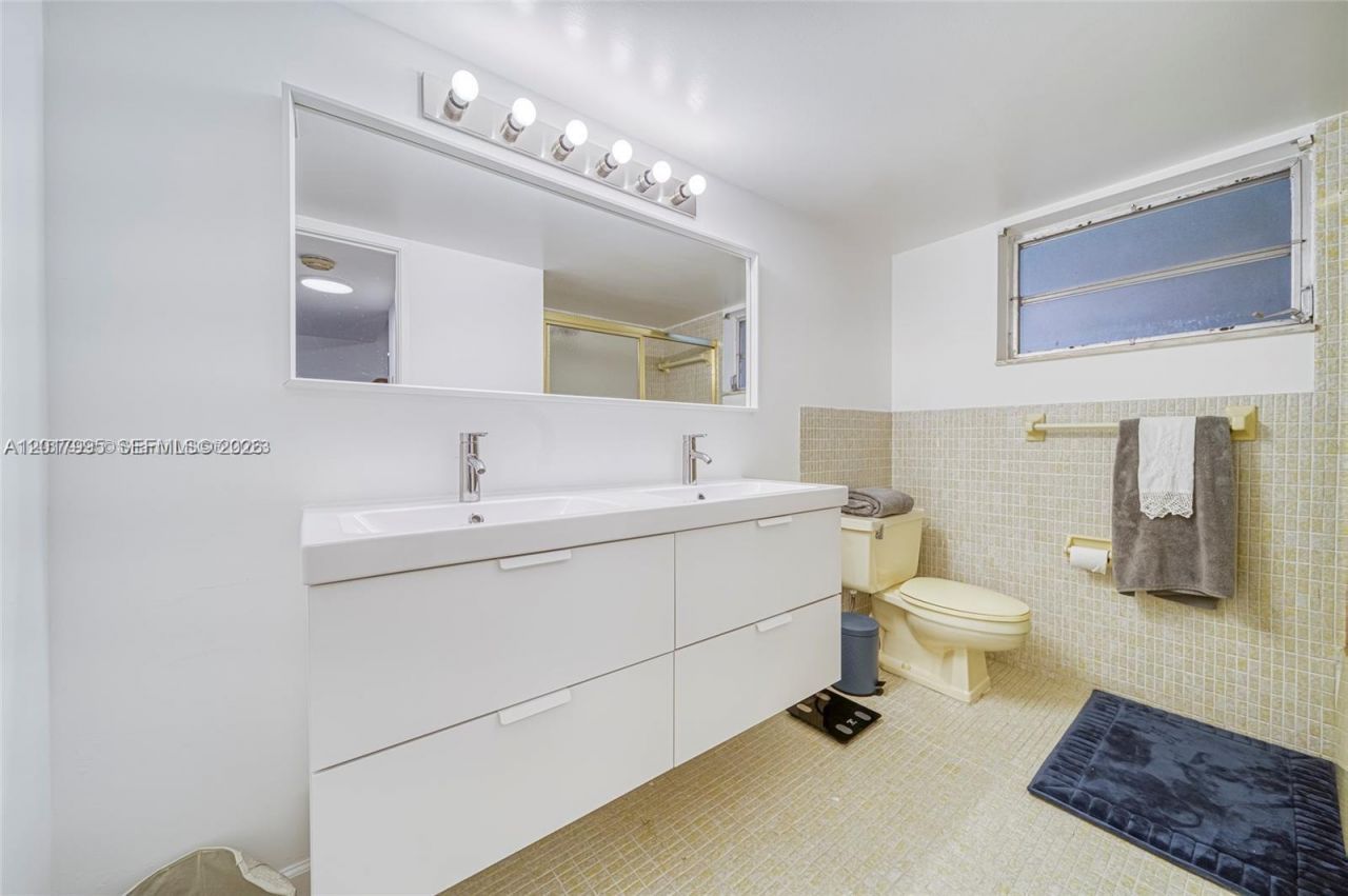 1690 NE 191st St , Unit 401-1, Miami, FL 33179 Photo