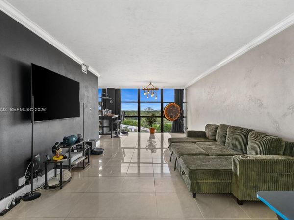 1000 Parkview Dr , Unit 1025, Hallandale Beach, FL 33009