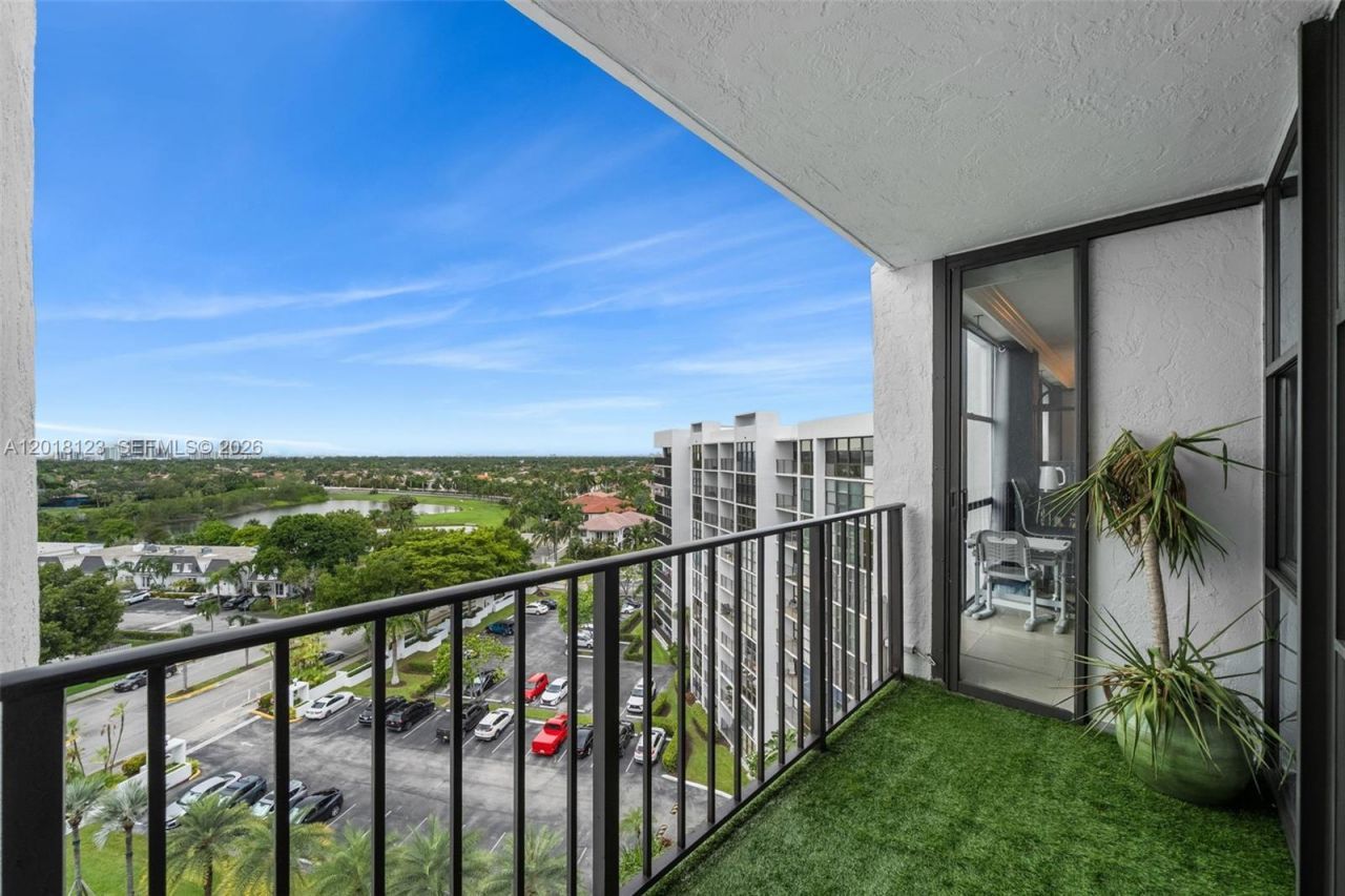 1000 Parkview Dr , Unit 1025, Hallandale Beach, FL 33009 Photo