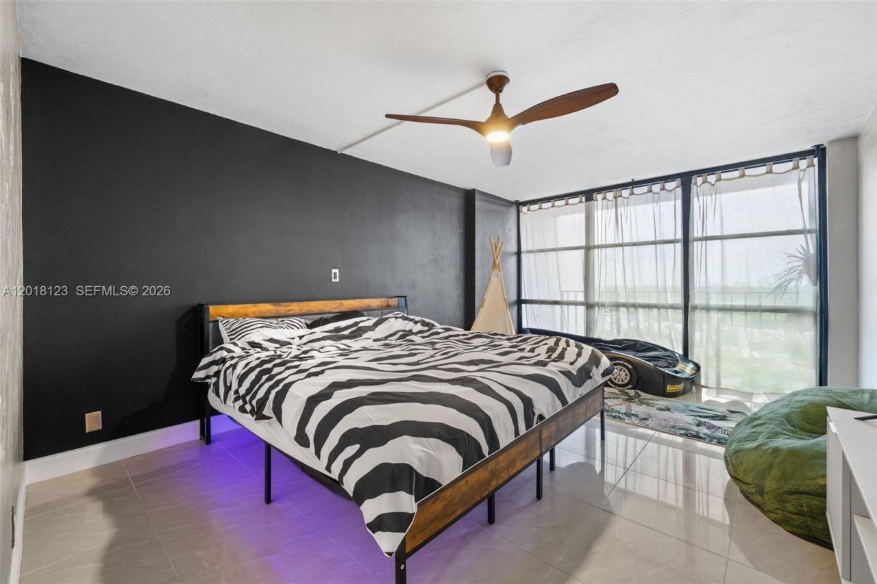 1000 Parkview Dr , Unit 1025, Hallandale Beach, FL 33009 Photo