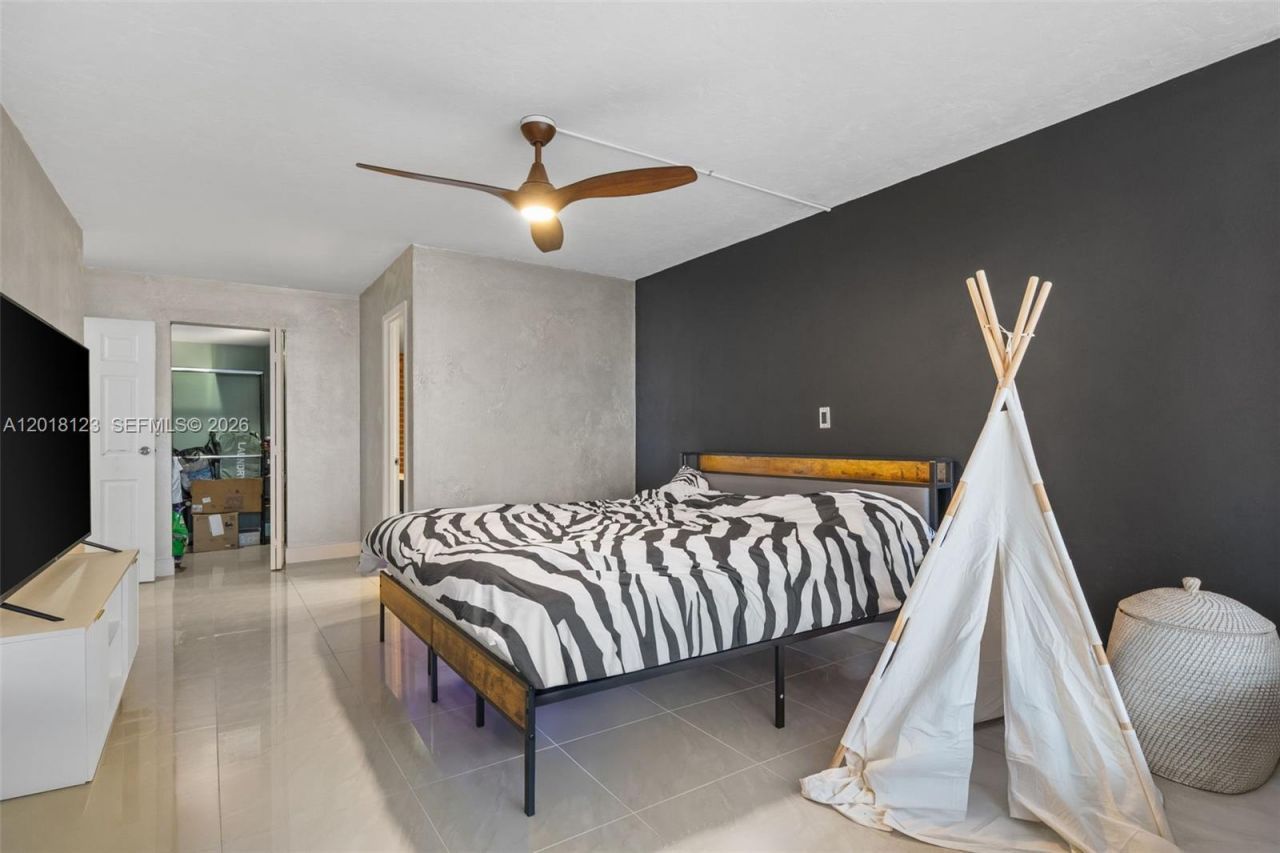 1000 Parkview Dr , Unit 1025, Hallandale Beach, FL 33009 Photo