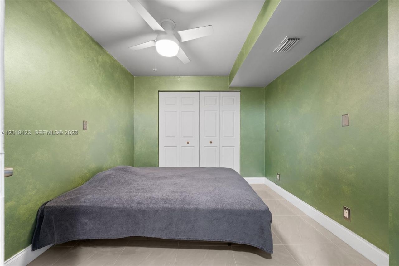 1000 Parkview Dr , Unit 1025, Hallandale Beach, FL 33009 Photo