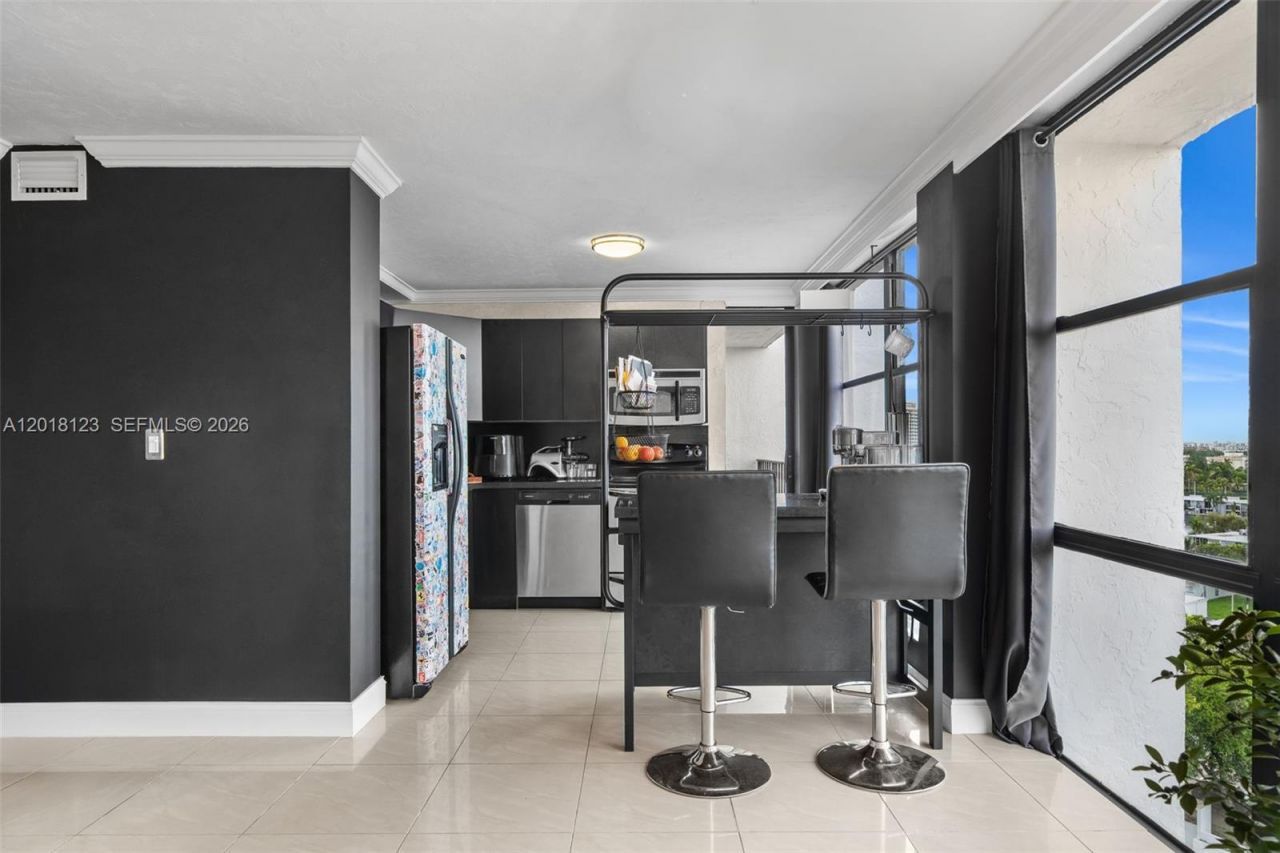 1000 Parkview Dr , Unit 1025, Hallandale Beach, FL 33009 Photo