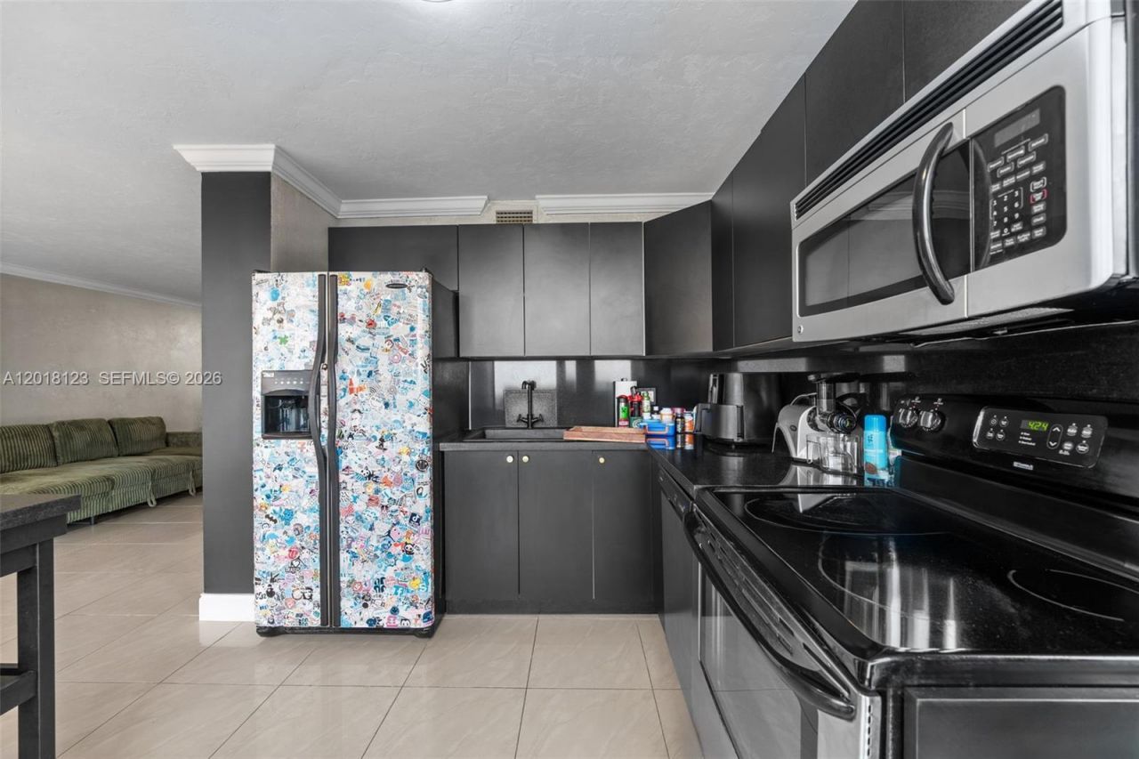 1000 Parkview Dr , Unit 1025, Hallandale Beach, FL 33009 Photo