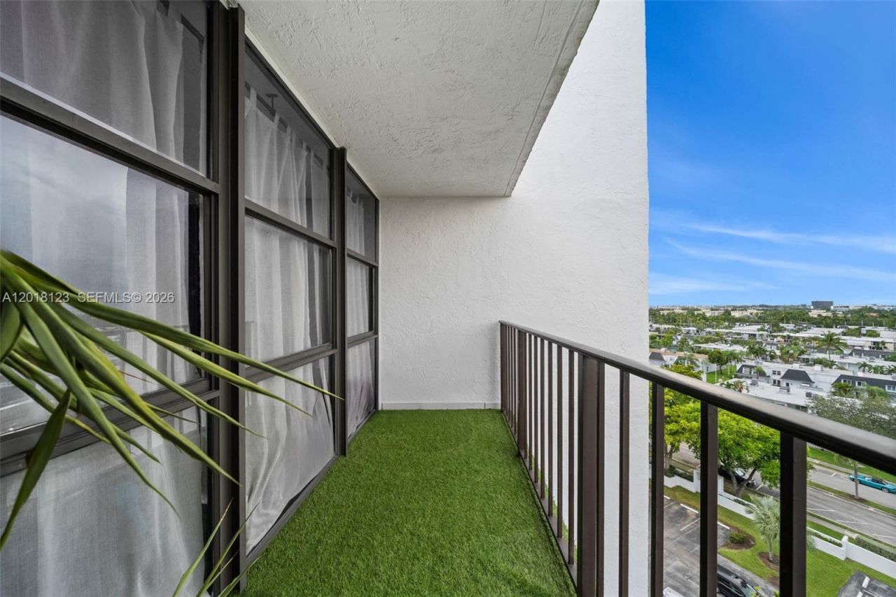 1000 Parkview Dr , Unit 1025, Hallandale Beach, FL 33009 Photo