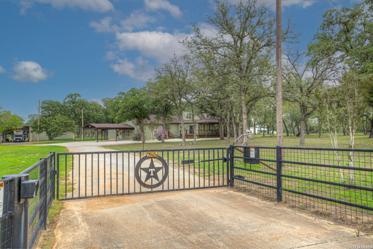 285 Rangeland, Seguin, TX 78155 Main Photo