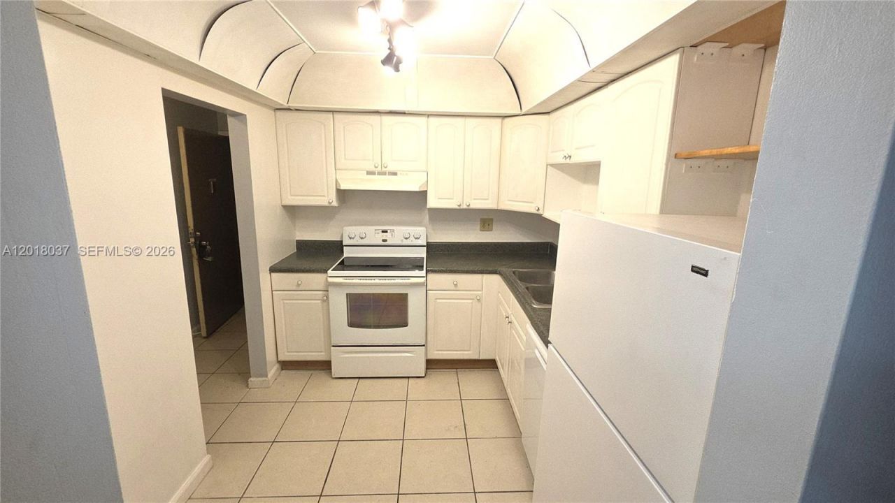 4344 NW 9th Ave , Unit 10-2B, Deerfield Beach, FL 33064 Photo